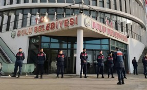Bolu Belediyesi'ne gece yarısı operasyonu: Başkan yardımcısı dahil 3 kişi gözaltında!