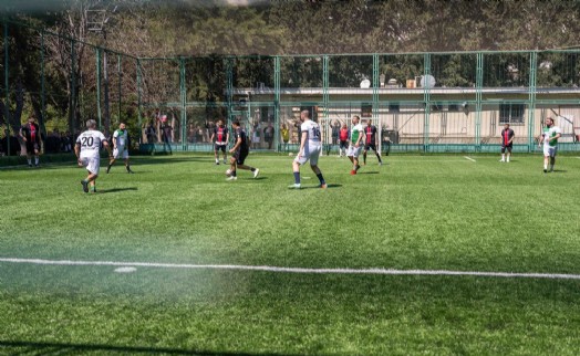 Bornova Belediyesi’nde dostluk sahaya taşındı