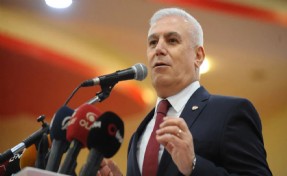 Bursa'da geçici başkanvekilinin ilk işi Mustafa Bozbey'in pankartlarını indirmek oldu!