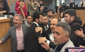 CHP İzmir’den AK Parti’ye sert eleştiri: Vandallığa karşı hukuktan taviz verilmeyecek!