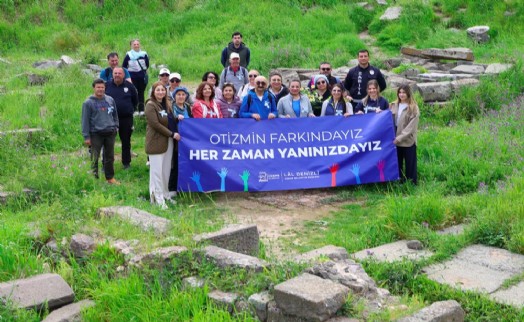 Çeşme Belediyesinden otizm farkındalık yürüyüşü