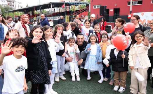Çiğli’de 23 Nisan coşkusu: Minikler bayramı doyasıya kutladı