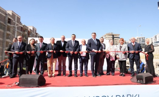 Çiğli’de Yılmaz Aksoy Parkı coşkulu törenle açıldı