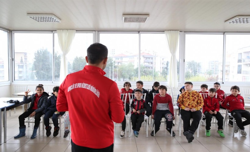 Çiğli’de geleceğin futbolcuları bilimsel ve çok yönlü yetişiyor