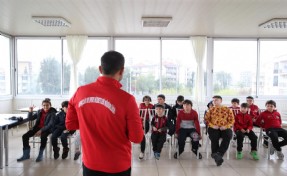 Çiğli’de geleceğin futbolcuları bilimsel ve çok yönlü yetişiyor