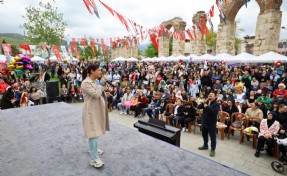 Efes Selçuk'ta 23 Nisan coşkusu: Çocuklar bayramı şenlikle kutladı