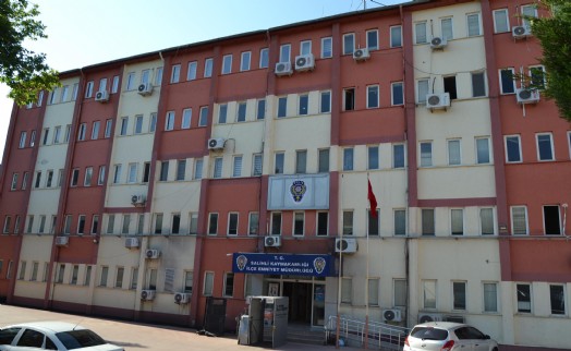 Fuhuş operasyonunda yakalanan iki yabancı kadına sınır dışı