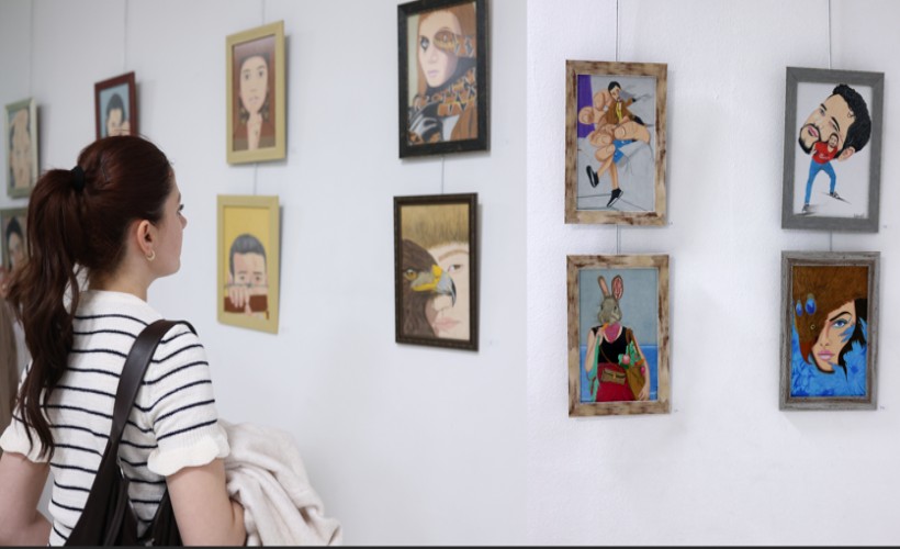 Güvenlik görevlisinden sanata uzanan ilham veren hikaye: Erdi Gören'in sergisine yoğun ilgi