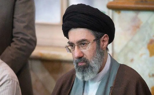 Hamaney’den ABD ve İsrail’e rest: Yeni yenilgiler yaşatacağız
