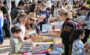 İZKİTAP’ta edebiyat şöleni yaşanıyor