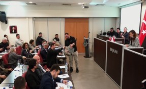 İstifa depremi sonrası Karşıyaka Meclisi’nde kartlar yeniden dağıtıldı!