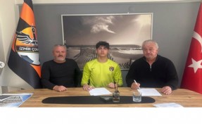 İzmir Çoruhlu FK'da imza töreni