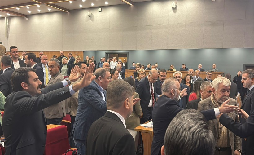 İzmir Meclisi’nde AK Partili meclis üyesinin sözleri tansiyonu yükseltti!