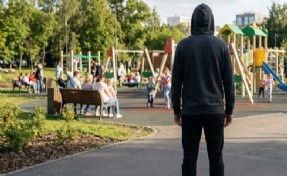 İzmir'deki parkta dehşet! 2 yaşındaki çocuk boğazından bıçaklandı!