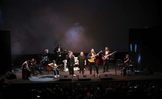 İzmir'de 'Sıradışı Çocuklar Orkestrası izleyenleri büyüledi