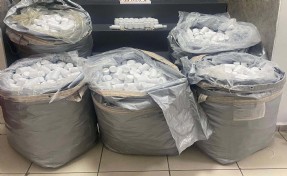 İzmir’de bir araçta binlerce sentetik hap ele geçirildi: Sürücü tutuklandı!