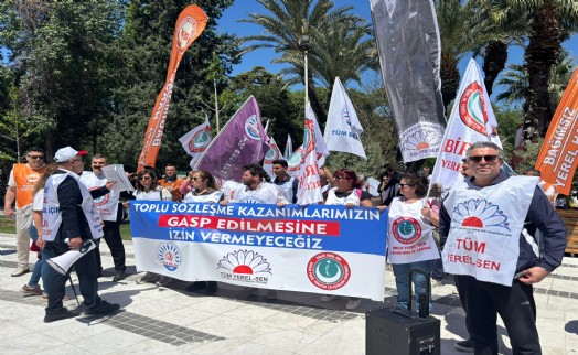 İzmir’de memurlardan CHP il binası önünde eylem!