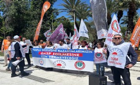 İzmir’de memurlardan CHP il binası önünde eylem!