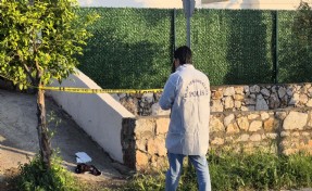 Kadını evinin bahçesinde bıçaklayıp kayıplara karıştı!