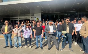 Karşıyaka Belediyesi'nde memurlardan tam gün iş bırakma eylemi
