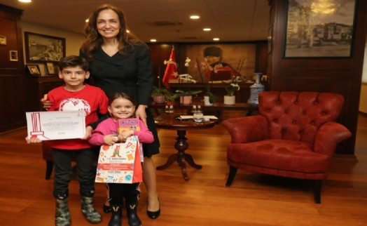 Karşıyaka Belediyesi yılın kitap tutkunlarını seçti
