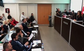 Karşıyaka meclisinde AK Parti'den 'denetim raporu' tepkisi: 'Bu tek taraflı bir değerlendirme'