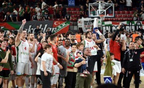Karşıyaka'nın potada önünde iki final kaldı