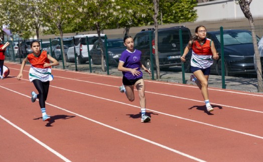 Karşıyaka’da 23 Nisan coşkusu atletizm pistine taşındı