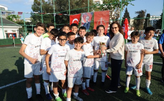 Karşıyaka’da 23 Nisan coşkusu sahalarda yaşanacak