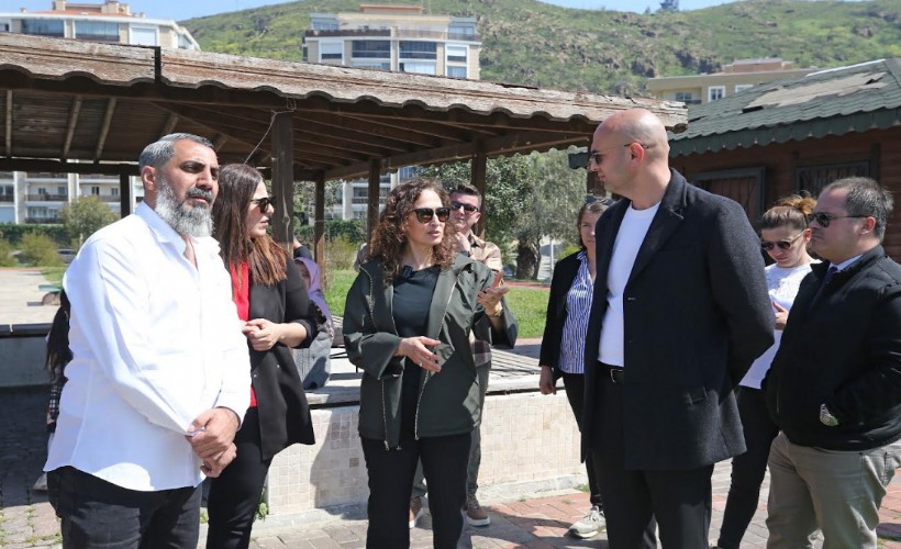 Karşıyaka’nın parklarına modern dokunuş: Başkan Ünsal çalışmaları yerinde inceledi