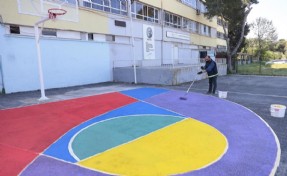 Konak’ta ‘renkli dokunuş’ okul bahçelerine de geldi