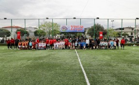 Menderes’te minik kramponlar sahaya çıktı