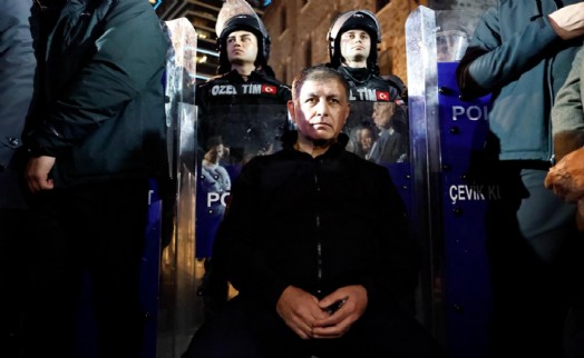 Meslek Fabrikası gerilimi meclise taşındı: Tugay kahramanlık hikayesi yaratmak istiyor!