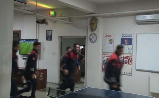 Milli Takım'ın tarihi zaferini bırakıp yangına koştular