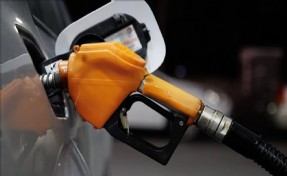 Motorin fiyatlarına indirim yolda: Tabelalar bu gece değişecek
