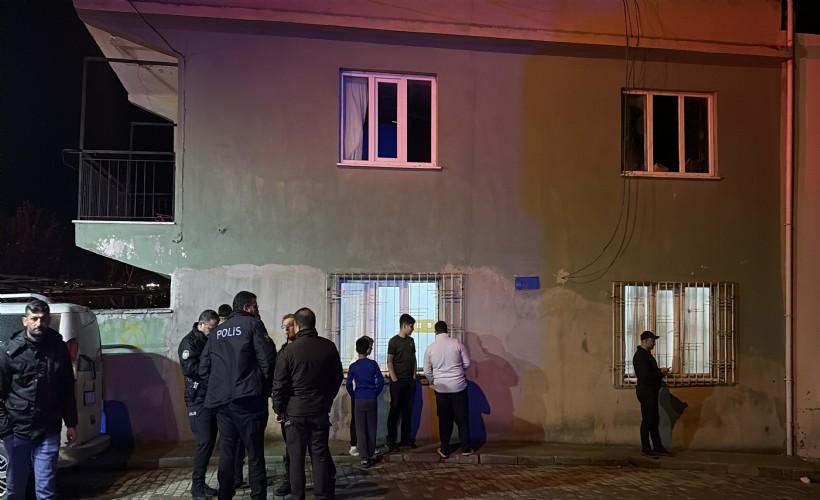 Müstakil evde yangın paniği: 2 kardeş dumandan etkilendi