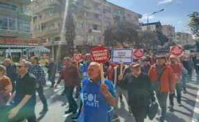 SOL Parti, İzmir'de 'Laik, Demokratik, Bağımsız Türkiye' yürüyüşü düzenledi