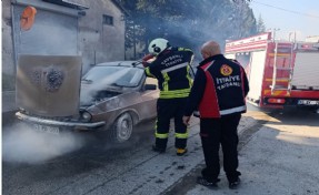 Seyir halindeki araç alev aldı