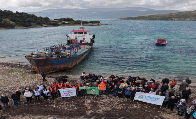 Urla’da çevre mücadelesi kazandı: Hurda gemi koyu terk ediyor!