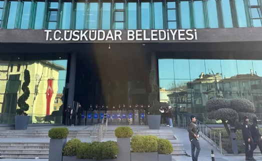 Üsküdar Belediyesi'ne yönelik operasyonda gözaltına alınan 21 kişi adliyeye sevk edildi