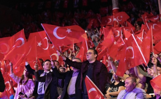 19 Mayıs coşkusu Balçova’da meydanlardan sahnere taştı!