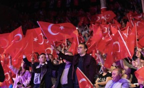 19 Mayıs coşkusu Balçova’da meydanlardan sahnere taştı!
