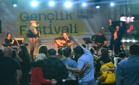19 Mayıs gençlik sahnesi Küçükpark’ta kuruldu