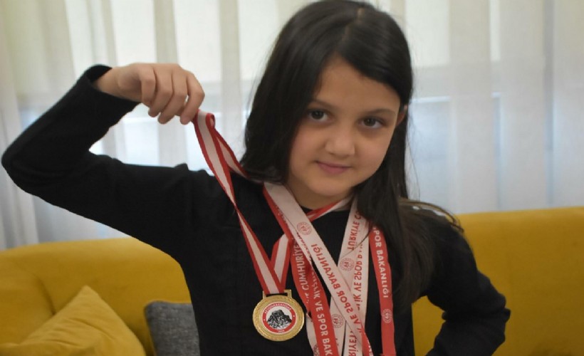 4 aylıkken yakalandığı kanseri yenip, jimnastikte madalyalar kazandı