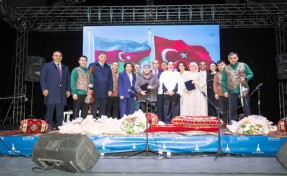 40 yıllık kardeşlik şarkılarla kutlandı
