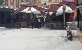 Afyon'da yağmur ve dolu yaşamı olumsuz etkiledi