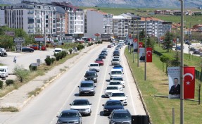 Afyonkarahisar-Antalya kara yolunda 'tatil dönüşü' yoğunluğu
