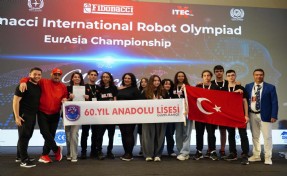 Akran eğitimiyle kurulan lise robotik takımı, Dünya Şampiyonası'nda