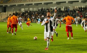 Altay'da Sefa gemileri yaktı