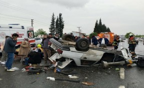 Aydın'da korkutan kaza! Otomobil sinyalizasyon direğine çarpıp takla attı: 6 yaralı